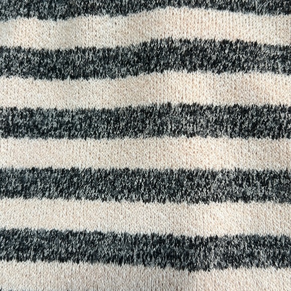 Adorable cut out dress🌸 - Picture 4 of 7